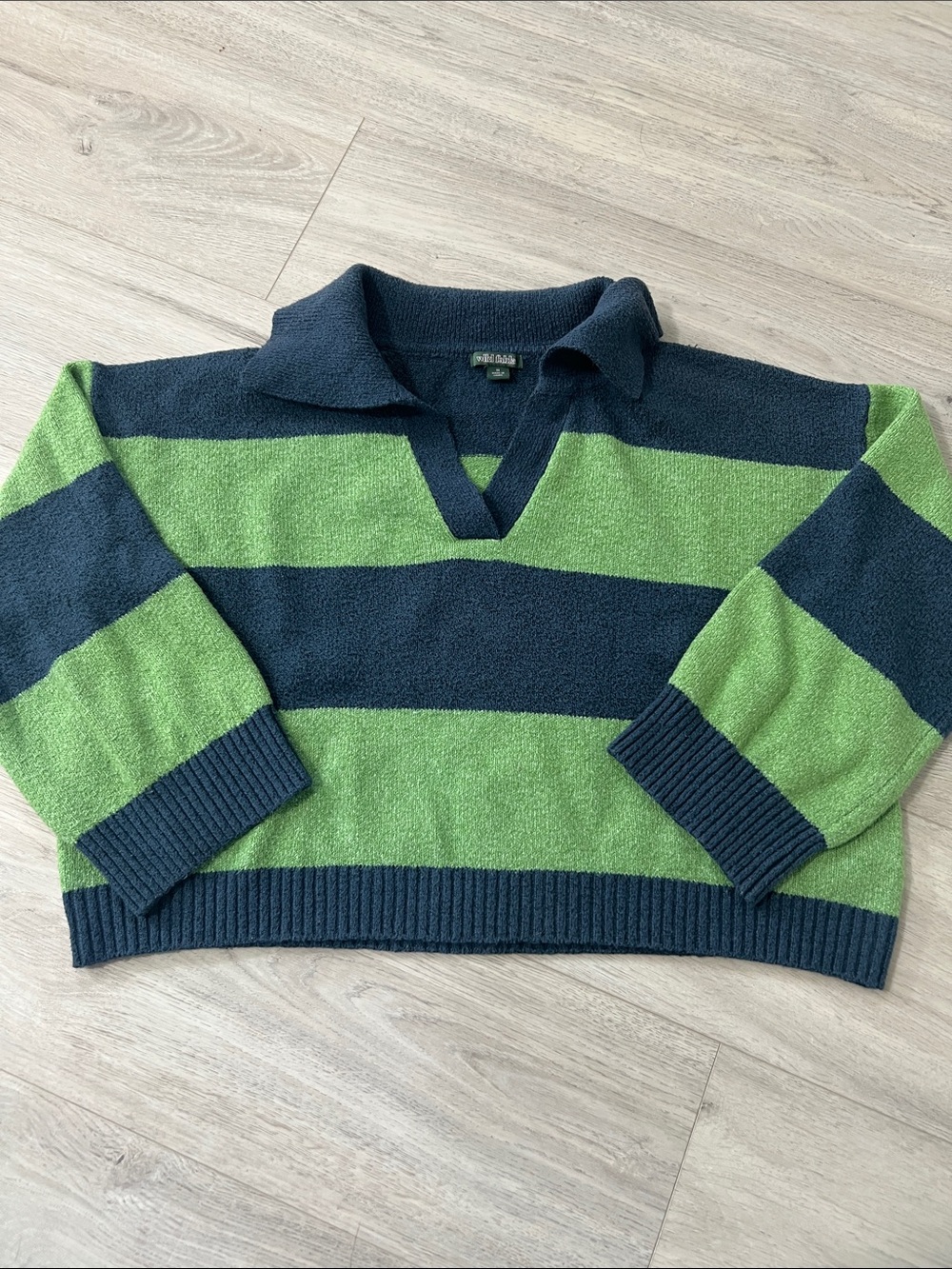 Wild Fable Cropped Striped Knit V-Neck Preppy Fall Sweater Size Medium